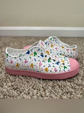 Native x Disney Jefferson Sneakers Pink-Accent Mickey Mouse Print Kids Size C11